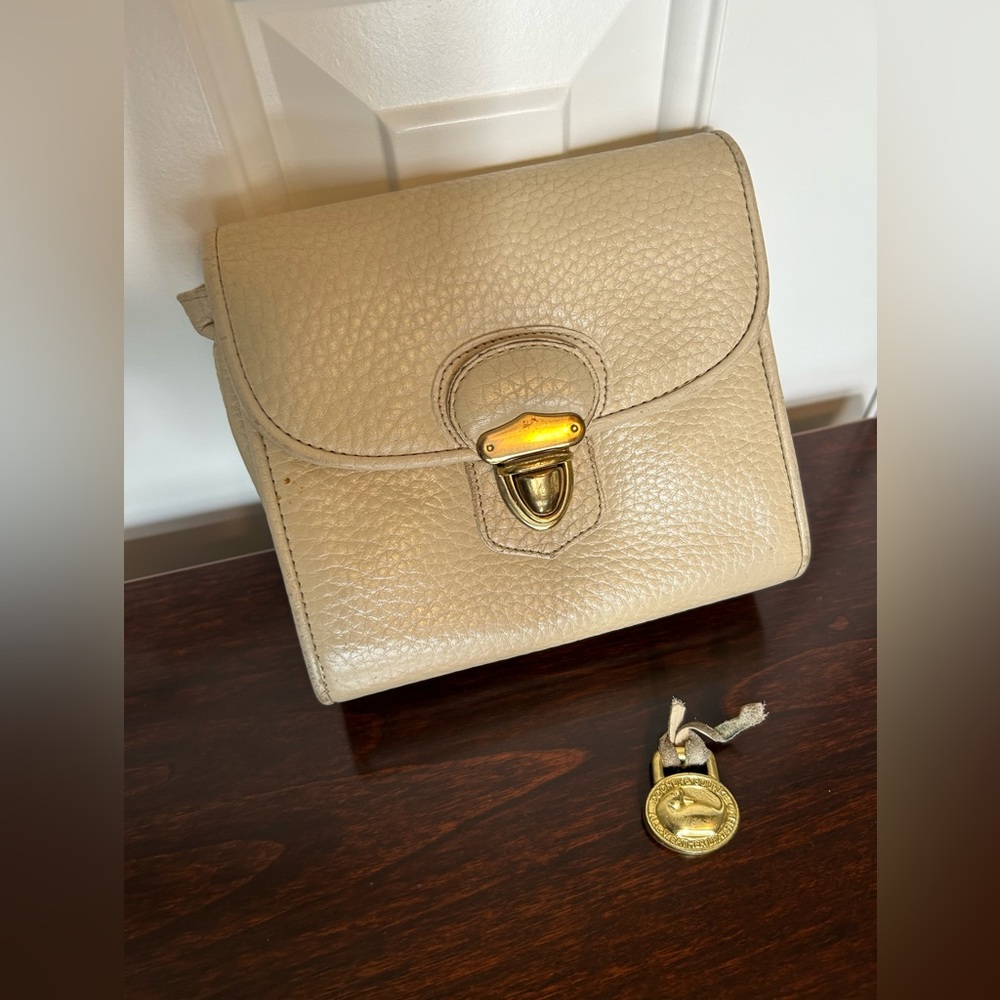 Authentic Vintage Dooney & Bourke Off-White Pebble Leather Crossbody.